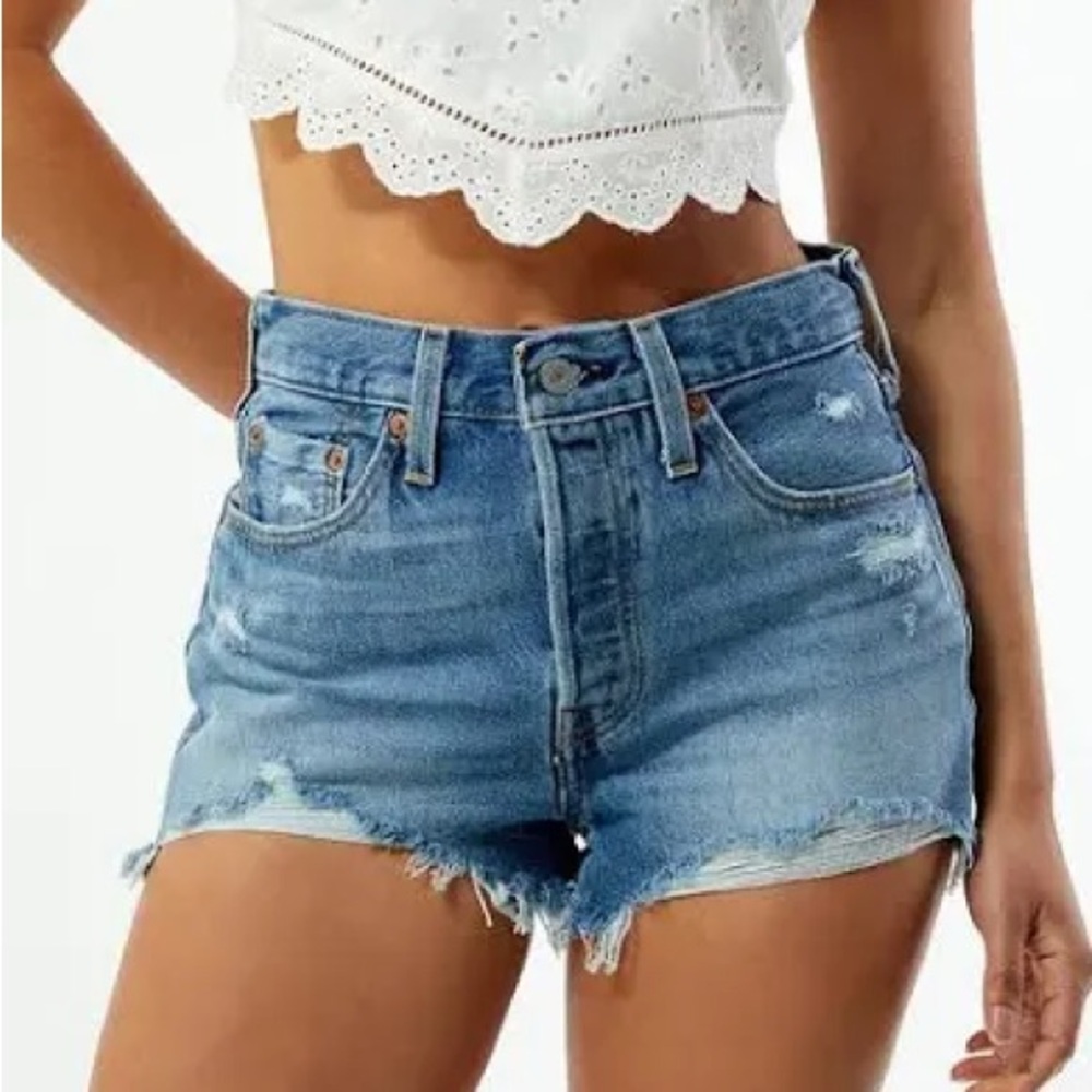 Levi’s original 501 high rise Jean Shorts in size 30